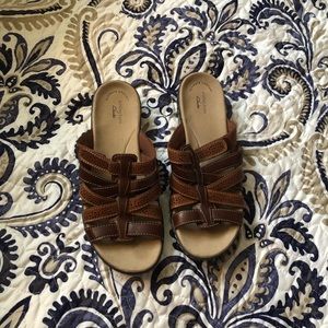 Clarks size 9 Brown Sandals